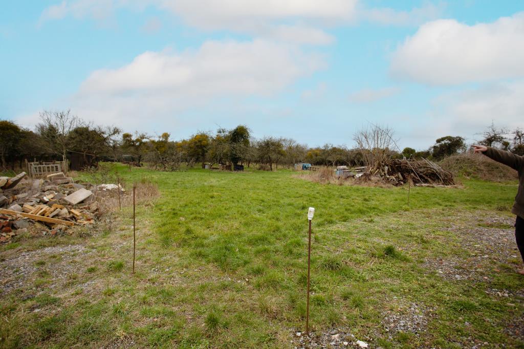 Lot: 131 - FREEHOLD LAND WITH PLANNING CONSENT FOR TWO FOUR-BEDROOM DWELLINGS - Land at Island House